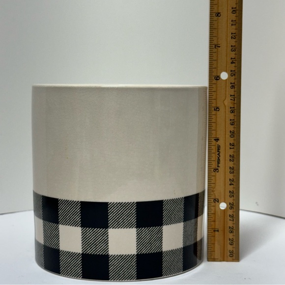 Checkered Ceramic Farmhouse Style Storage Jar with Lid - Picture 7 of 8